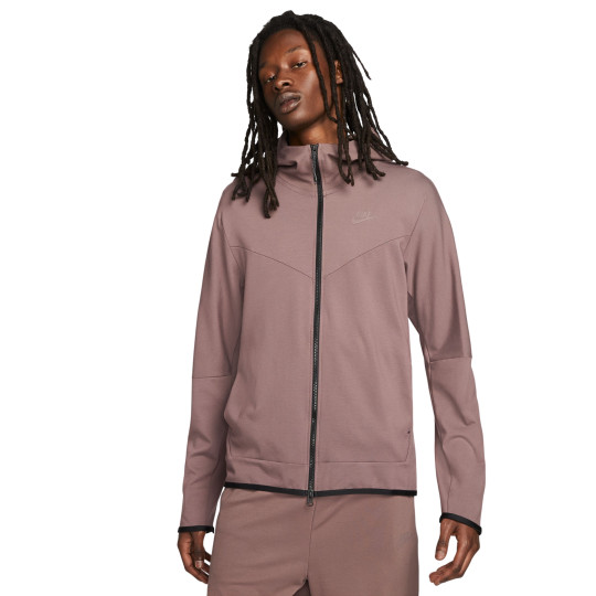 Nike tech 216 2025