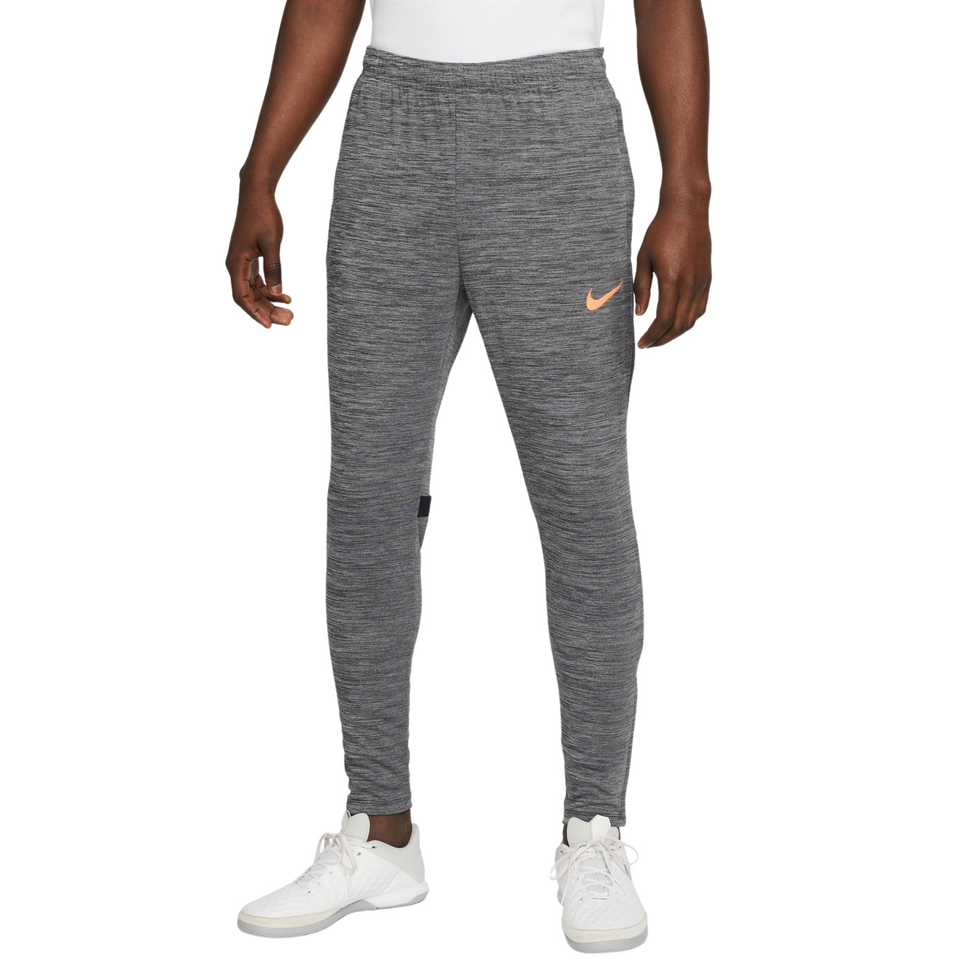 Nike tech training pants 2025