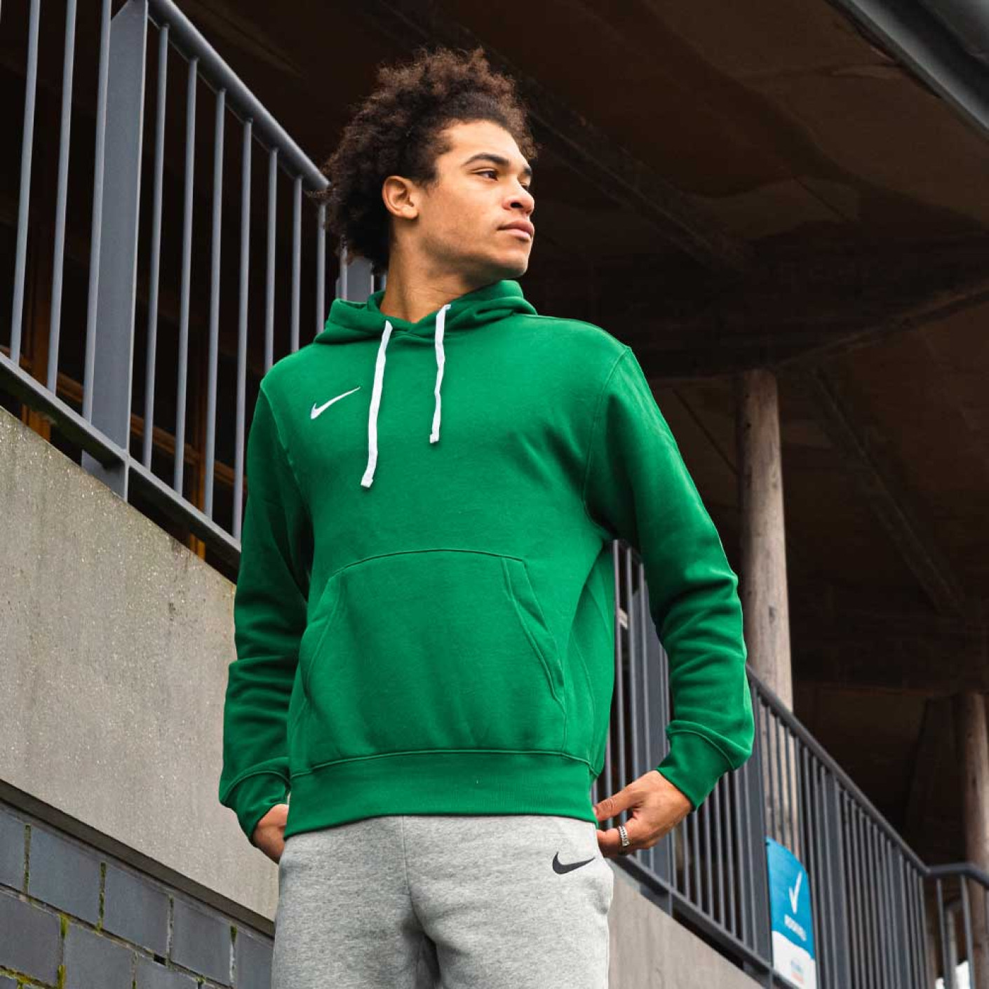 Nike kelly green hoodie hotsell
