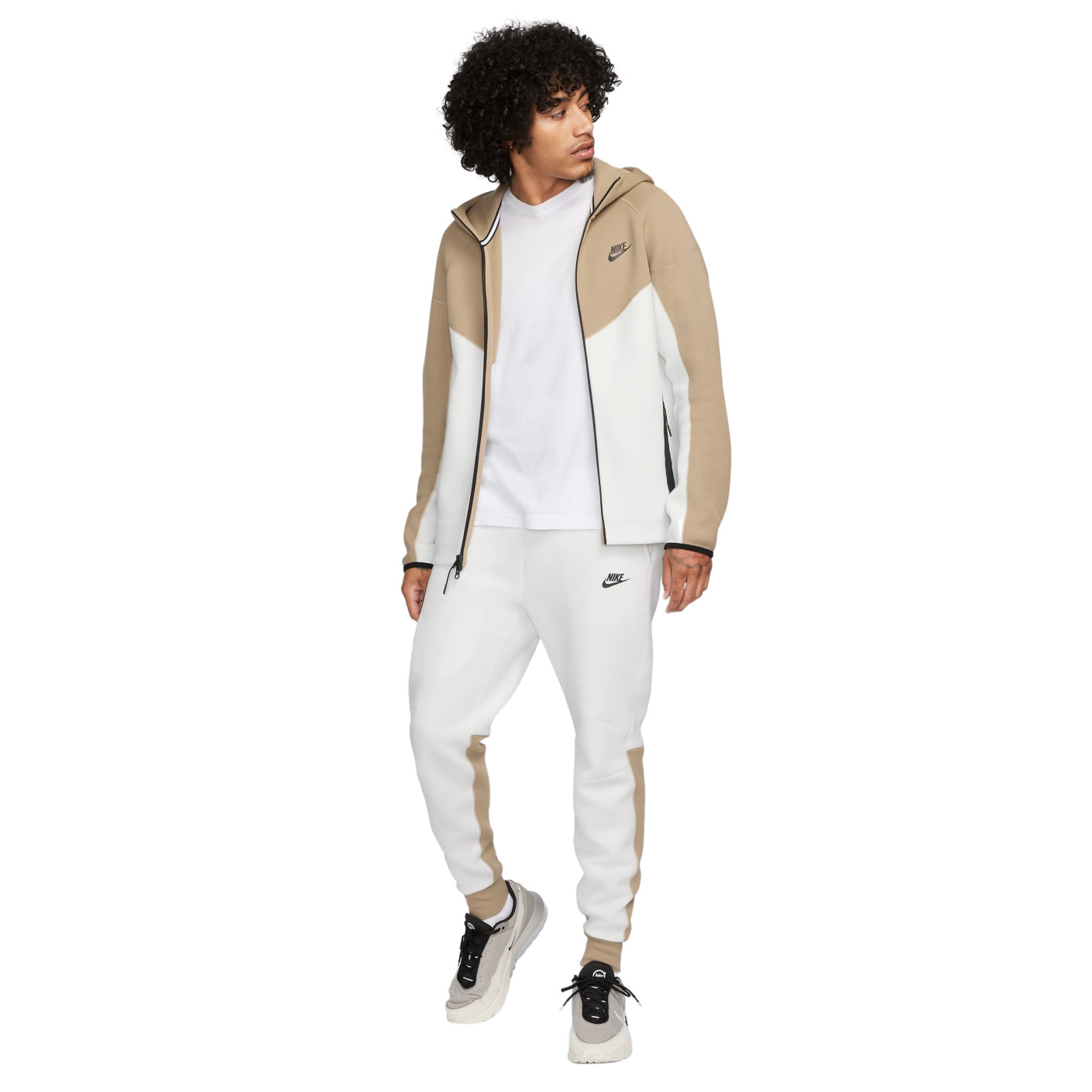 Nike Tech Fleece Trainingspak Sportswear Wit Beige Zwart