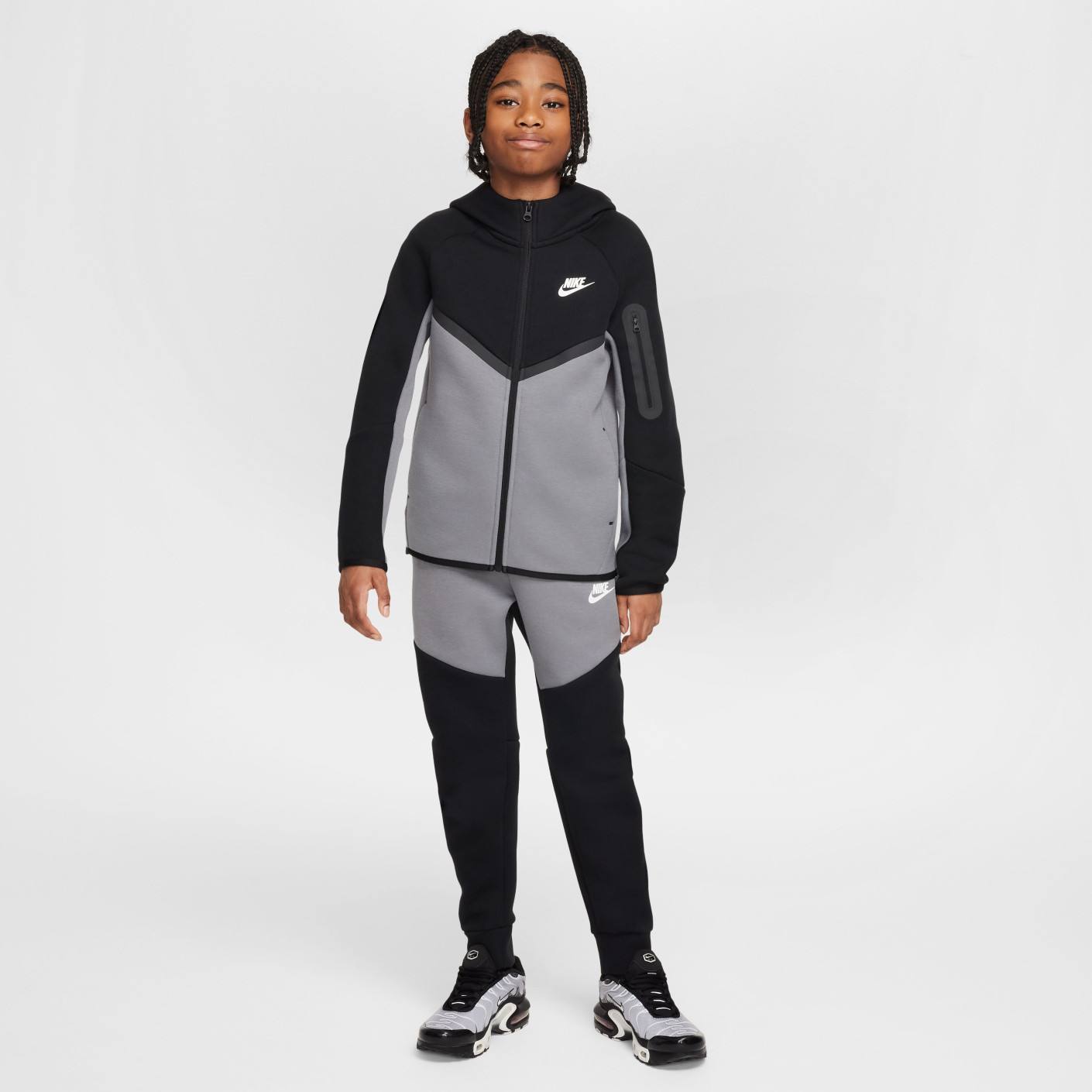 black and grey nike tracksuit bottoms