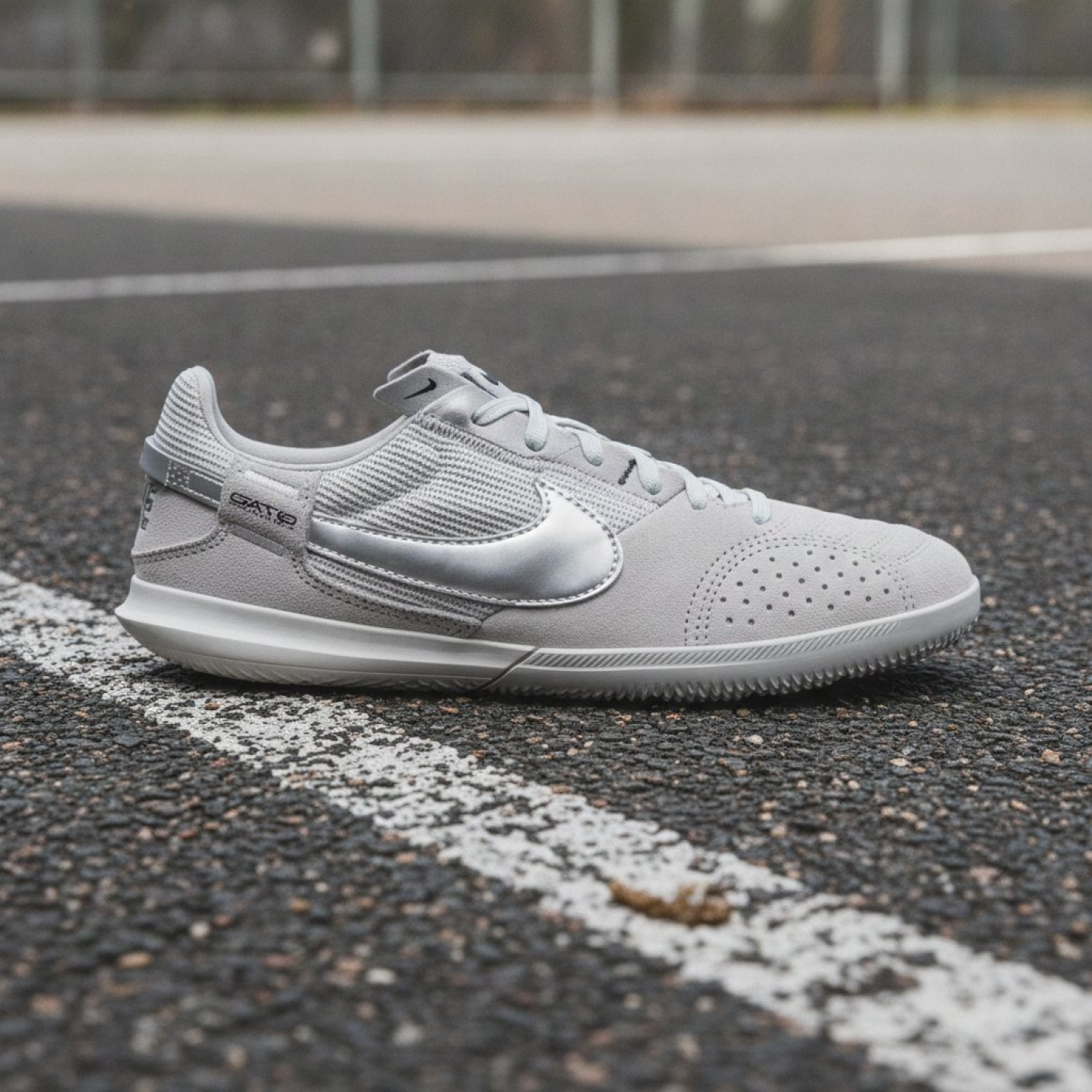 シューズ NIKE STREETGATO 8 Nike Streetgato Kids Street Football Shoes Grey Silver - KNVBshop.nl