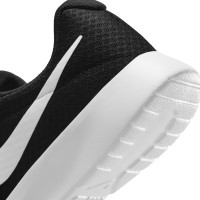 Nike Tanjun Sneakers Zwart Wit Zwart