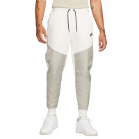 Nike Tech Fleece Overlay Jogger Wit Grijs