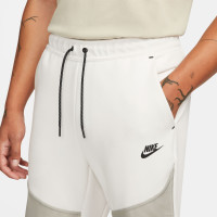 Nike Tech Fleece Overlay Jogger Wit Grijs