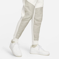 Nike Tech Fleece Overlay Jogger Wit Grijs