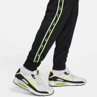 Nike Sportswear Repeat Jogger Zwart Lichtgeel