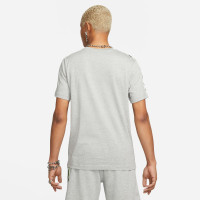 Nike Sportswear Repeat T-Shirt Grijs Wit Zwart