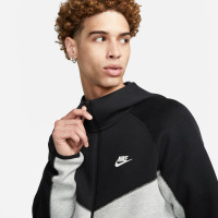 Nike Tech Fleece Trainingspak Sportswear Lichtgrijs Zwart Wit