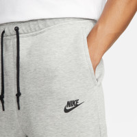 Nike Sportswear Premium Essentials Tech Fleece Zomerset Lichtgrijs Zwart