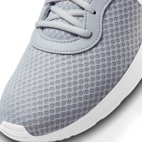 Nike Tanjun Sneakers Grijs Wit