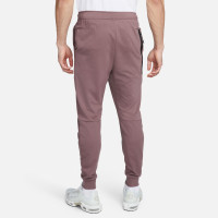 Purple shop nike joggers