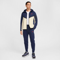 Nike Tech Fleece Trainingspak Sportswear Donkerblauw Beige Rood
