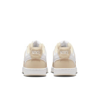 Nike Court Vision Sneakers Low Lichtbruin Wit