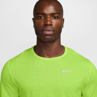 Nike Breathe Miler Trainingsshirt Felgroen Zilver