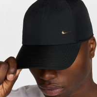Nike Club Dri-FIT Pet Metallic Swoosh Zwart Goud