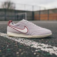 Nike Tiempo Straatvoetbalschoenen Streetgato Premium Grijs Wit Bordeauxrood