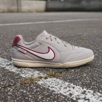 Nike Tiempo Straatvoetbalschoenen Streetgato Premium Kids Grijs Wit Bordeauxrood